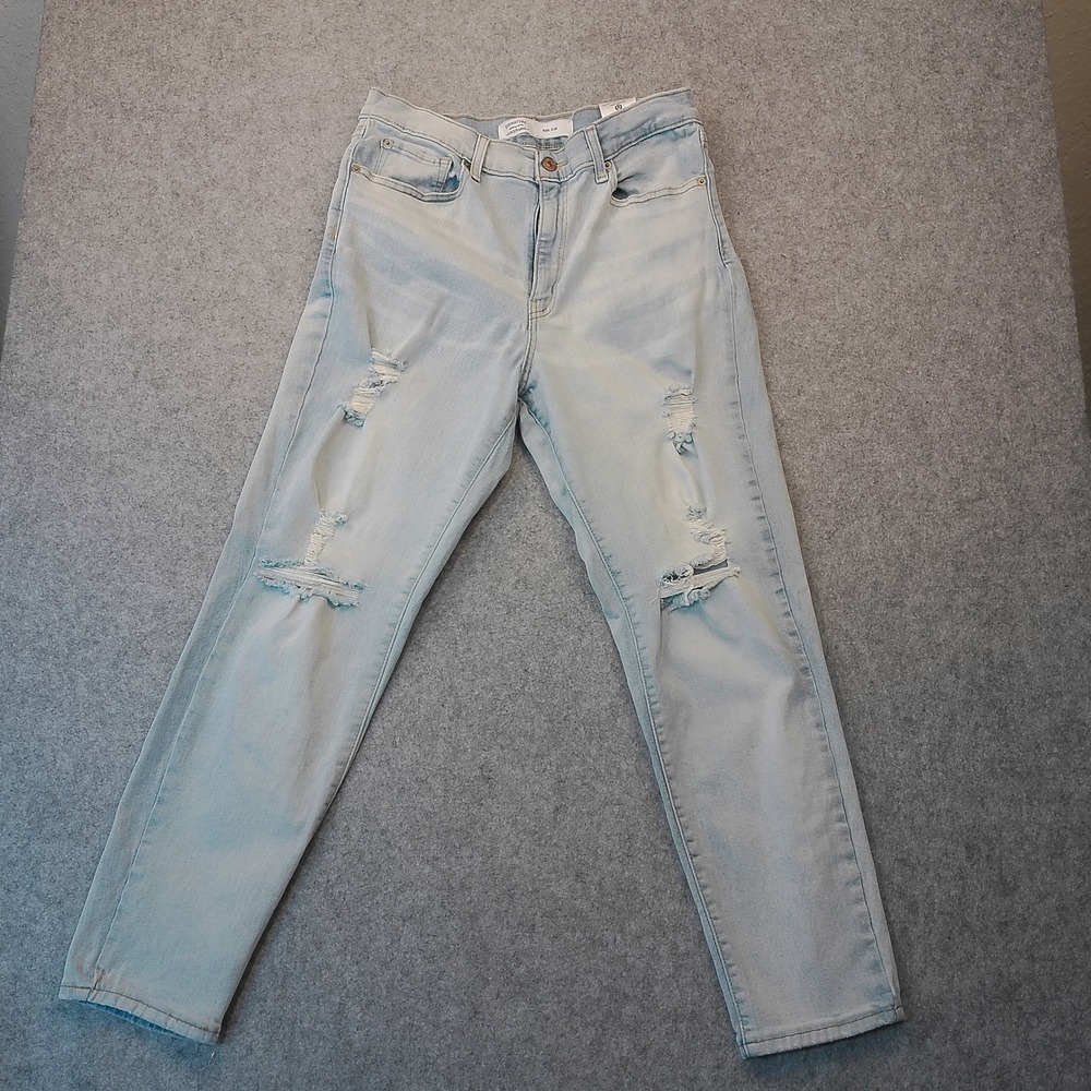 Signature by Levi Strauss & Co. Light Wash Distressed Mom Jean High Rise Size 6